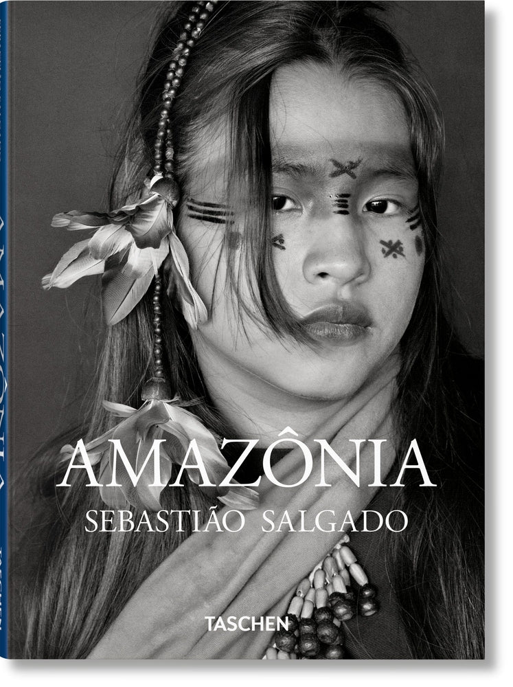 Book cover for Sebastião Salgado. Amazônia